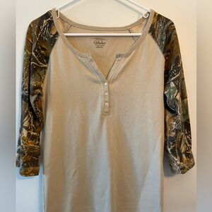 Cabelas 3/4 Camo Sleeves Top Pullover W/ Buttons Women’s Medium EUC

Smoke free